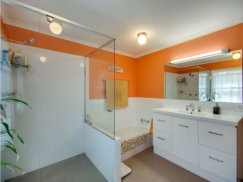 21 Alwyn St, Stafford Heights QLD 4053