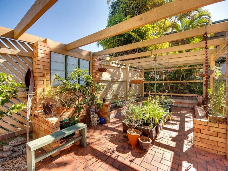 21 Alwyn St, Stafford Heights QLD 4053