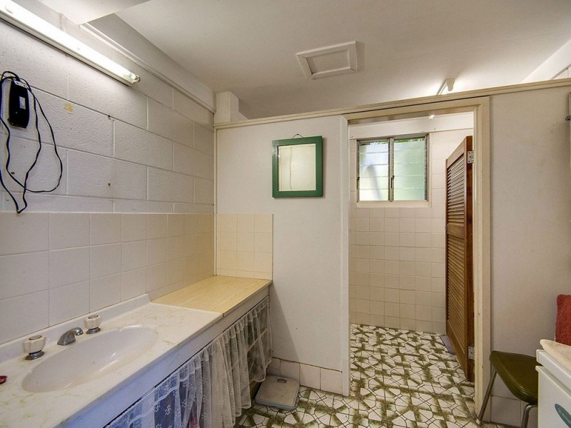 21 Alwyn St, Stafford Heights QLD 4053