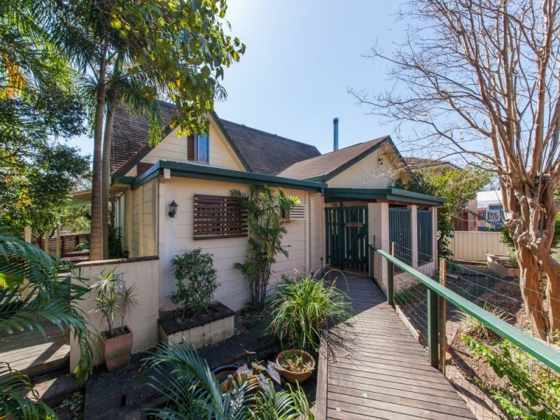 74 Leicester Street, Coorparoo QLD 4151