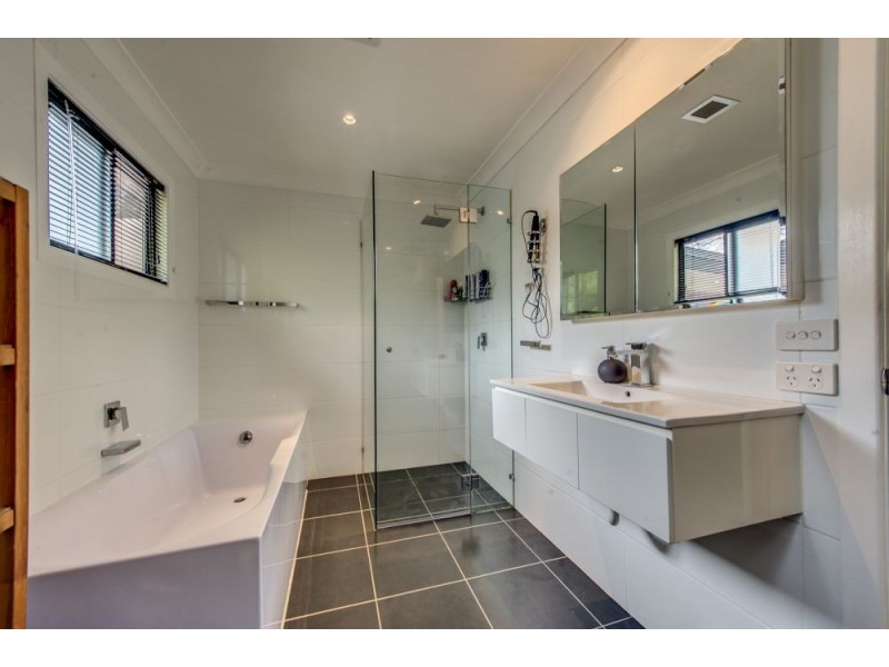 17 Little John St, Daisy Hill QLD 4127