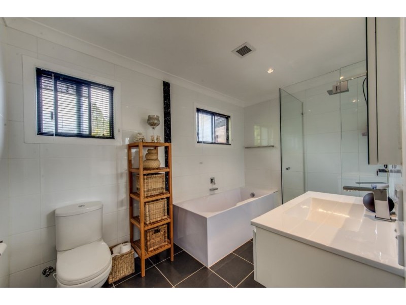 17 Little John St, Daisy Hill QLD 4127