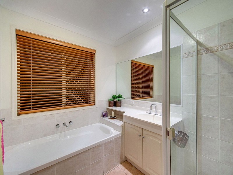 6 Seinfeld Close, Mcdowall QLD 4053