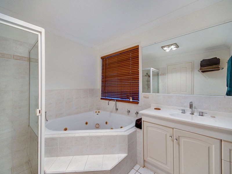 6 Seinfeld Close, Mcdowall QLD 4053