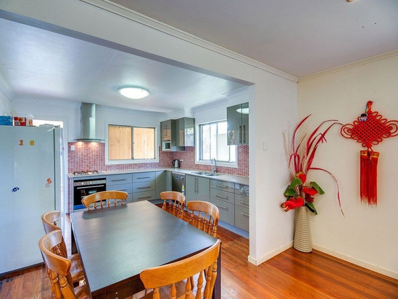 305 Kitchener Road, Stafford Heights QLD 4053