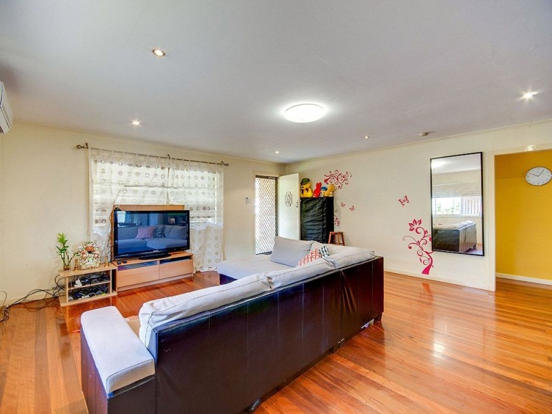 305 Kitchener Road, Stafford Heights QLD 4053