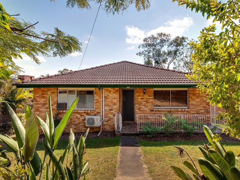 305 Kitchener Road, Stafford Heights QLD 4053