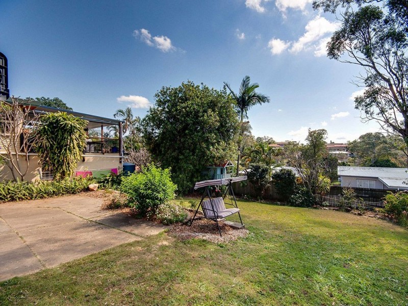 305 Kitchener Road, Stafford Heights QLD 4053