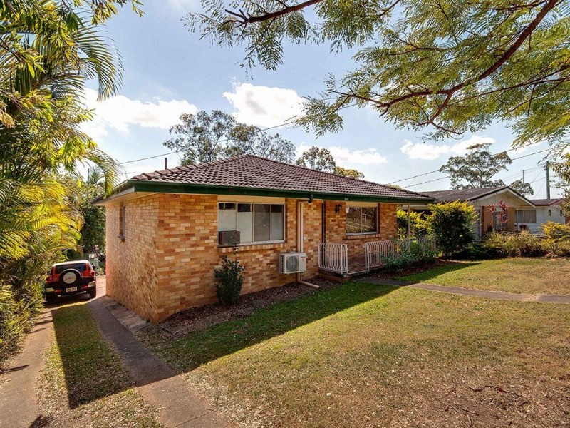 305 Kitchener Road, Stafford Heights QLD 4053