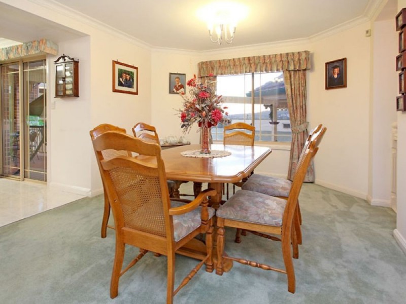 116 Kilmorey Street, Carindale QLD 4152