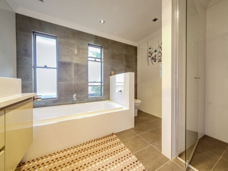 1/3 Mal Burke Street, Southport QLD 4215