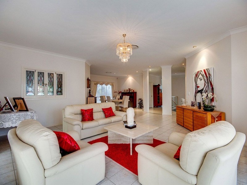 27 Constellation Crescent, Bridgeman Downs QLD 4035