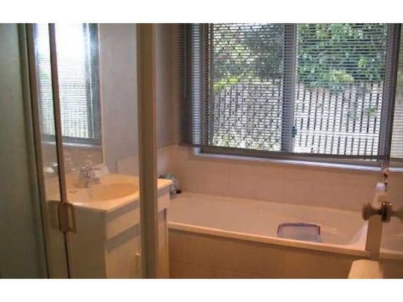 27 Brushtail Crescent, Doolandella QLD 4077