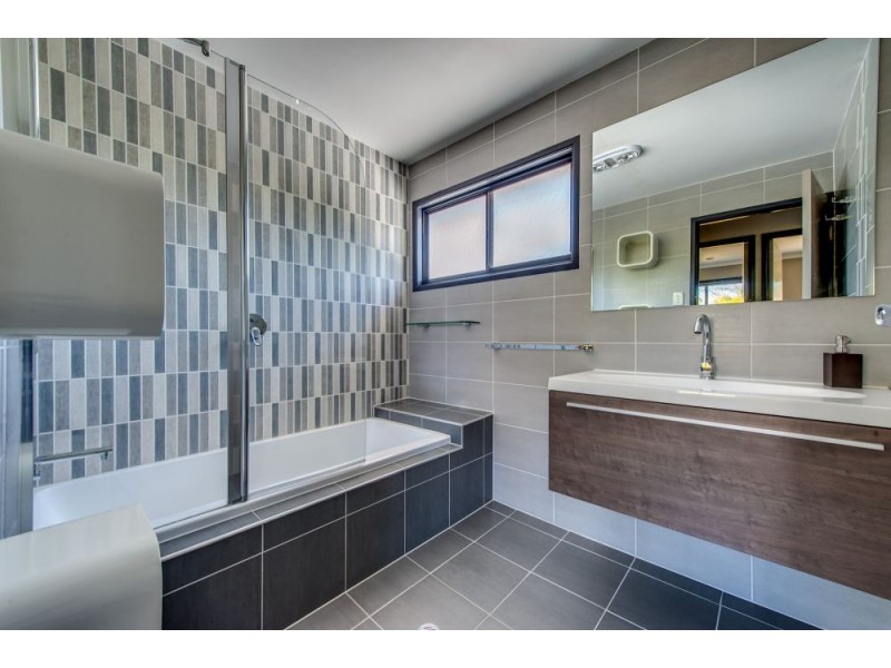 372 Old Logan Road, Camira QLD 4300