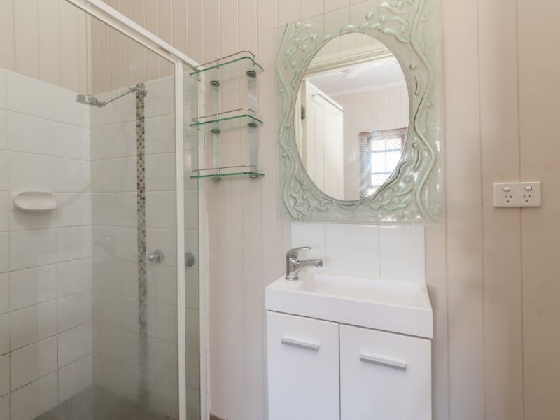 12 Ekibin Road, Annerley QLD 4103