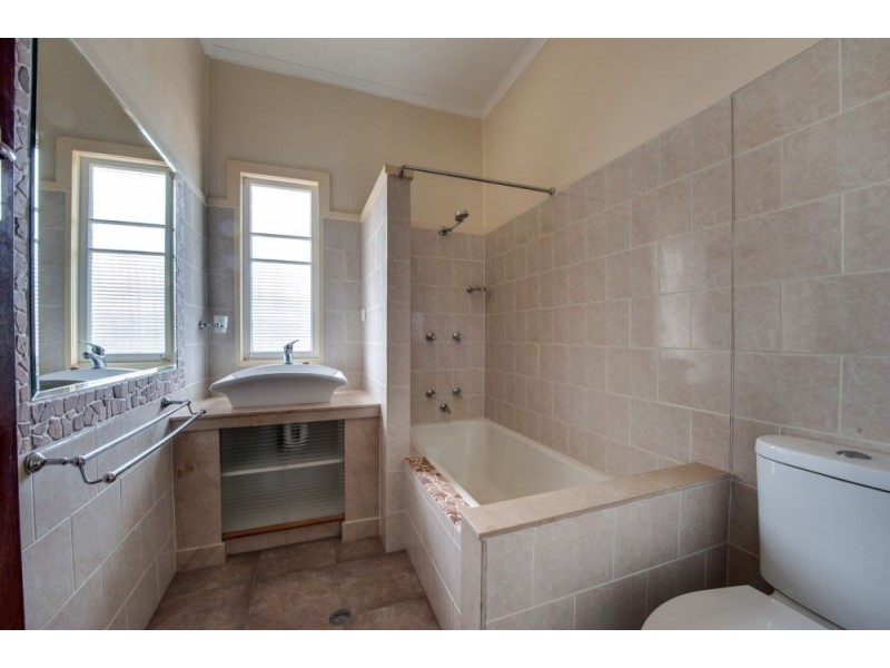 85 Stafford Street, Booval QLD 4304