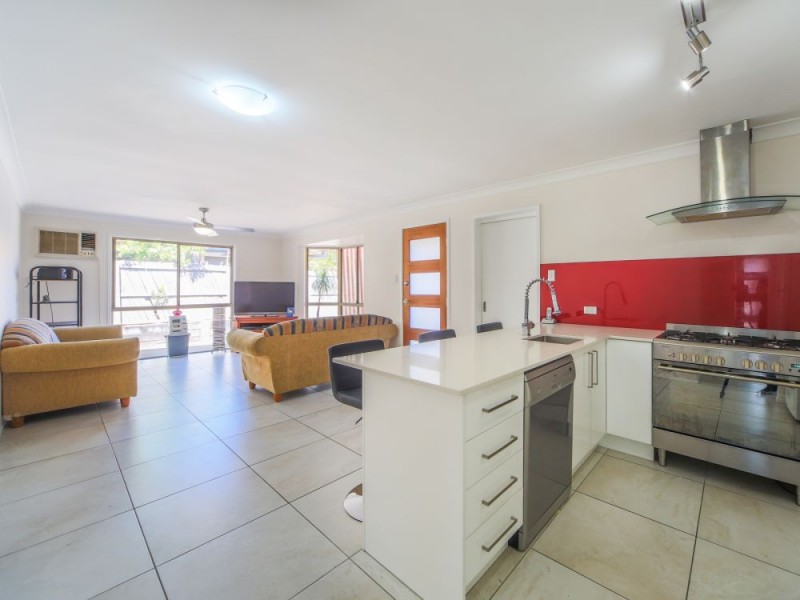 2/27 Nina Parade, Arundel QLD 4214