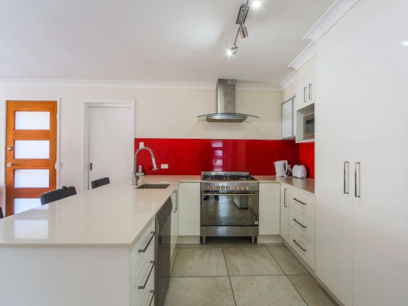 2/27 Nina Parade, Arundel QLD 4214