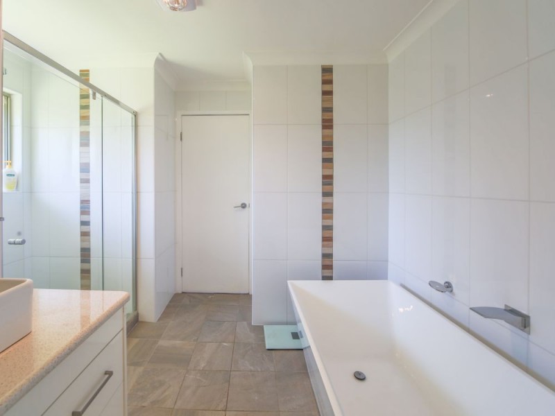 2/27 Nina Parade, Arundel QLD 4214