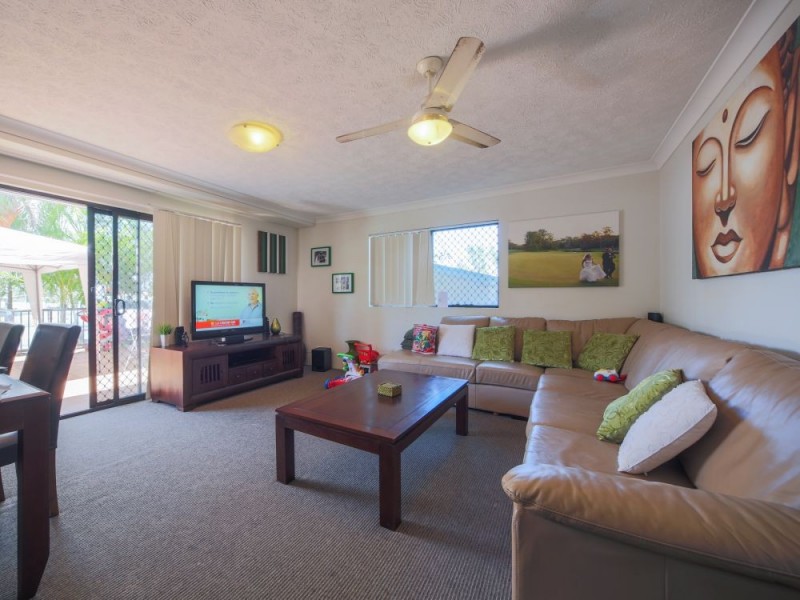 1/2 Johnston Street, Southport QLD 4215