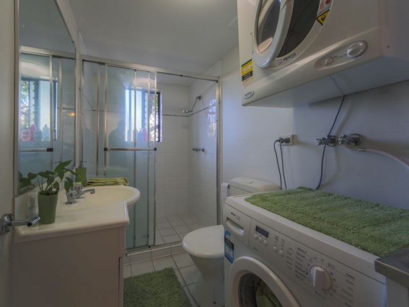 1/2 Johnston Street, Southport QLD 4215