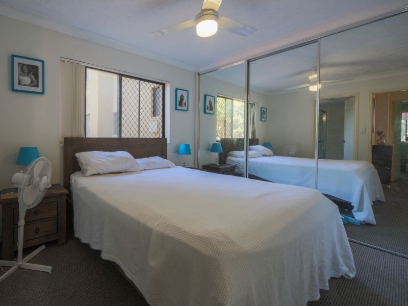 1/2 Johnston Street, Southport QLD 4215