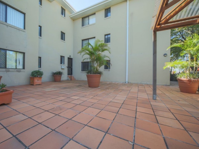 1/2 Johnston Street, Southport QLD 4215