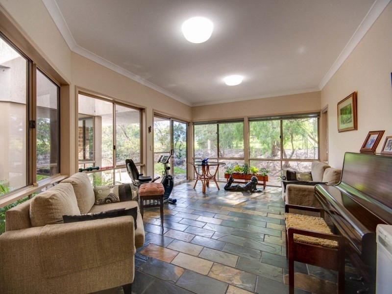 75 Bridgeman Road, Bridgeman Downs QLD 4035