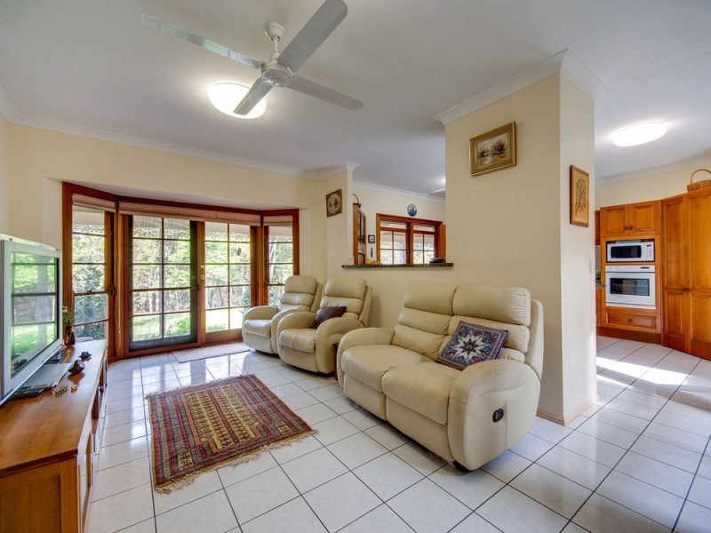 75 Bridgeman Road, Bridgeman Downs QLD 4035