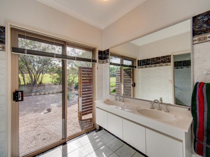 75 Bridgeman Road, Bridgeman Downs QLD 4035