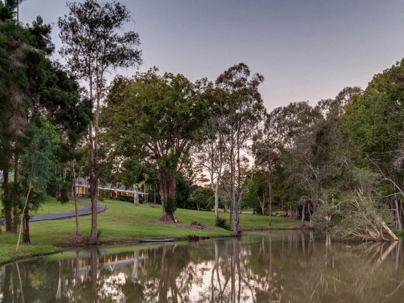 75 Bridgeman Road, Bridgeman Downs QLD 4035