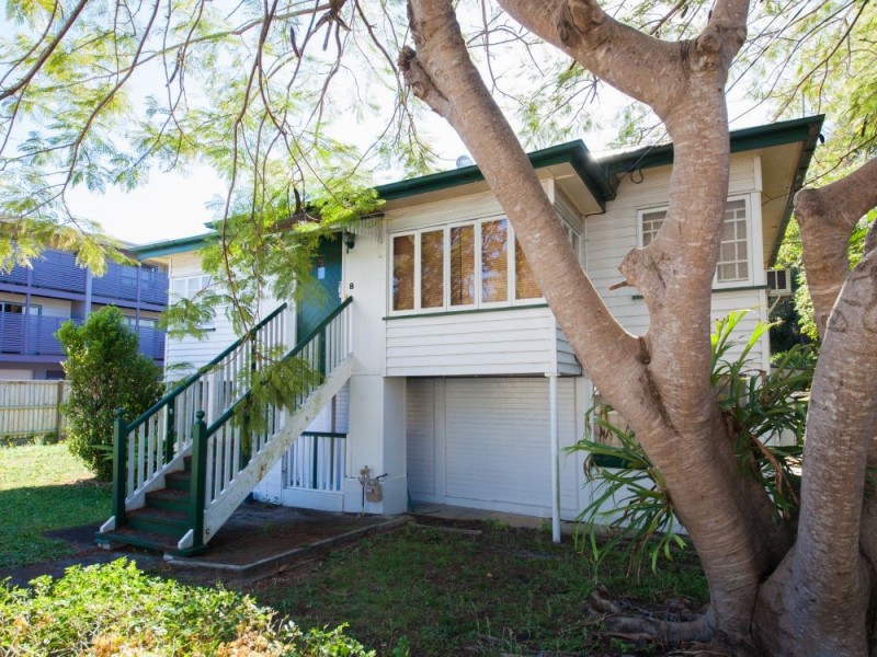 8 Burnley Street, Newmarket QLD 4051