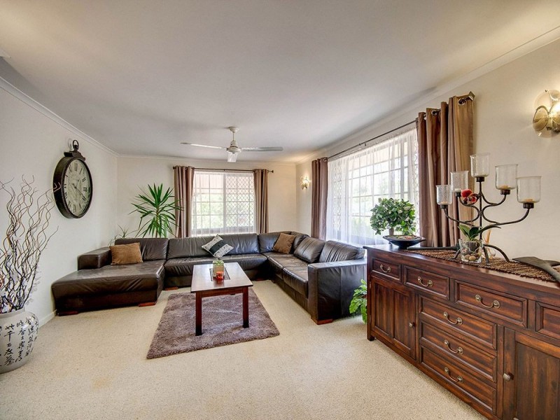 10 St Denis Court, Petrie QLD 4502