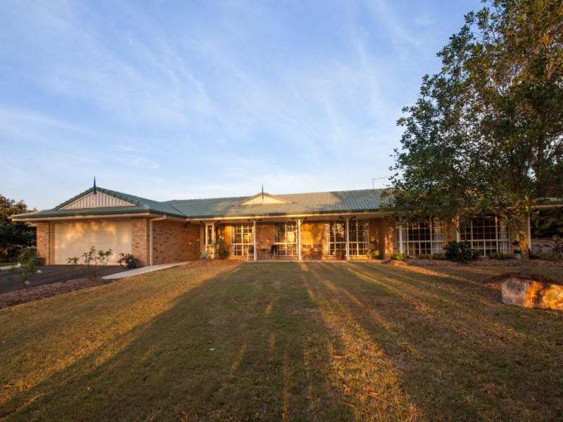 16 Gleneagles Crescent, Albany Creek QLD 4035