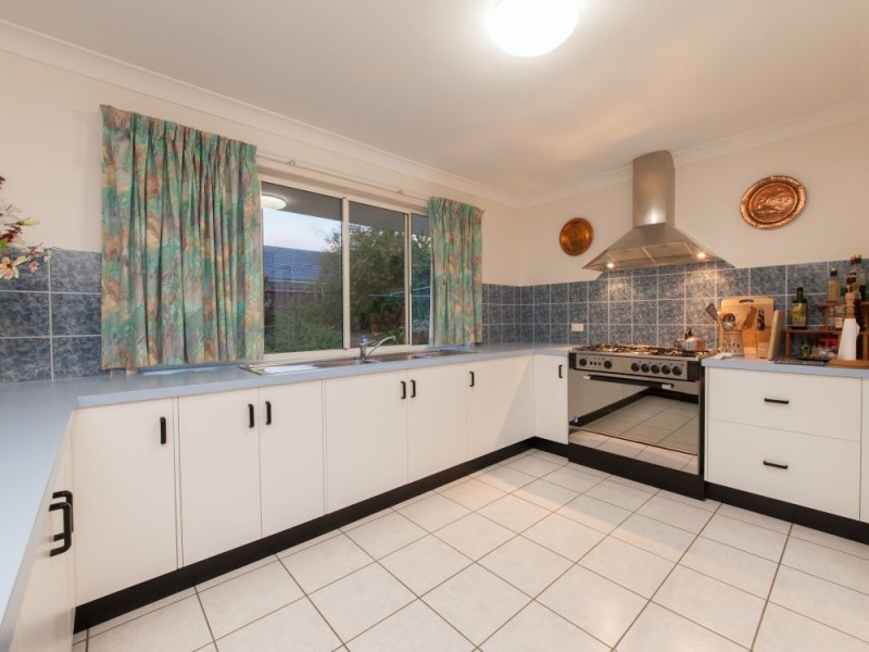 16 Gleneagles Crescent, Albany Creek QLD 4035