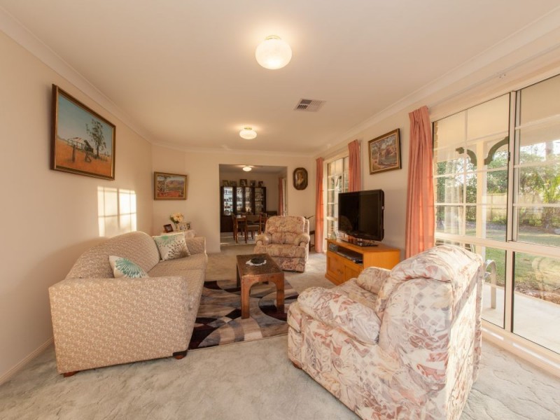 16 Gleneagles Crescent, Albany Creek QLD 4035