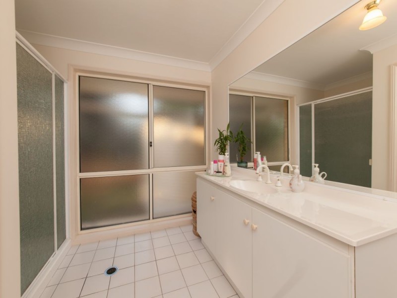 16 Gleneagles Crescent, Albany Creek QLD 4035