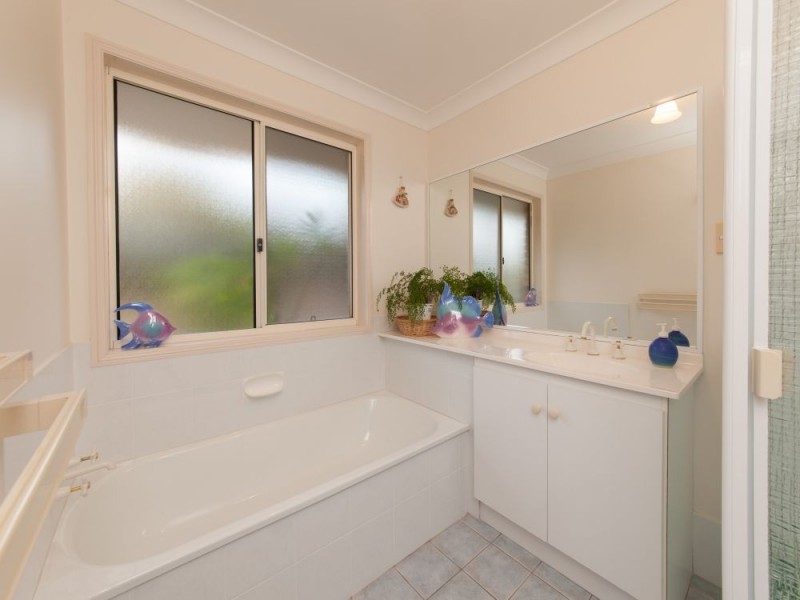 16 Gleneagles Crescent, Albany Creek QLD 4035