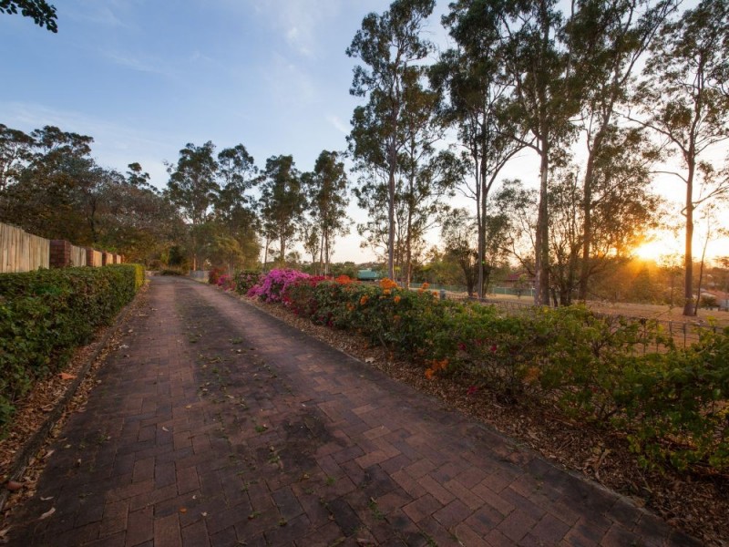 16 Gleneagles Crescent, Albany Creek QLD 4035