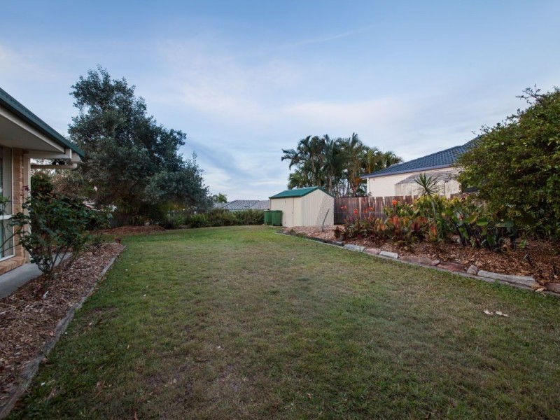 16 Gleneagles Crescent, Albany Creek QLD 4035