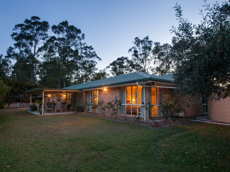 16 Gleneagles Crescent, Albany Creek QLD 4035