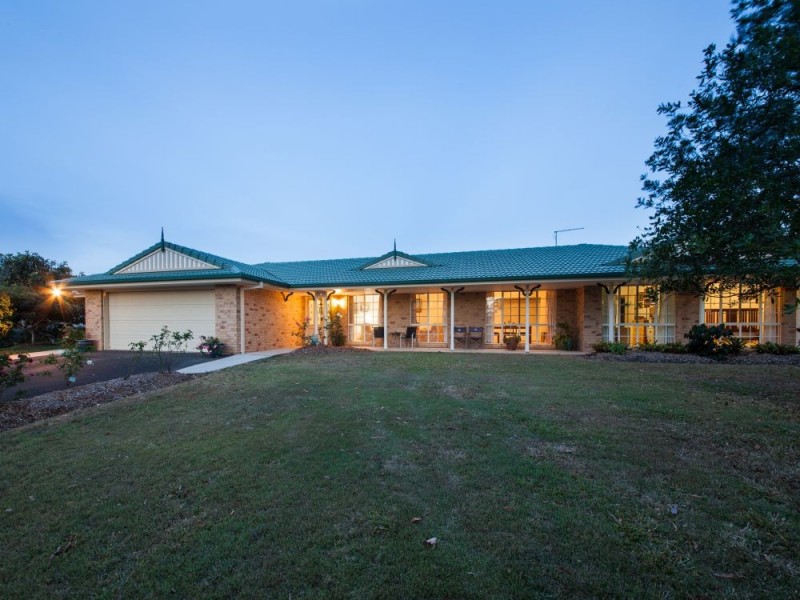 16 Gleneagles Crescent, Albany Creek QLD 4035