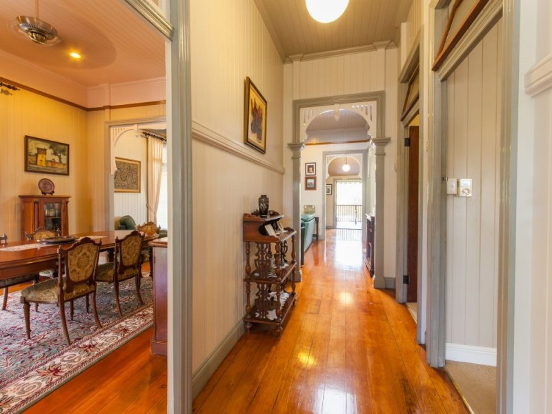 54 Arthur Terrace, Red Hill QLD 4059