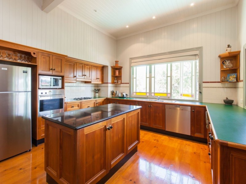 54 Arthur Terrace, Red Hill QLD 4059