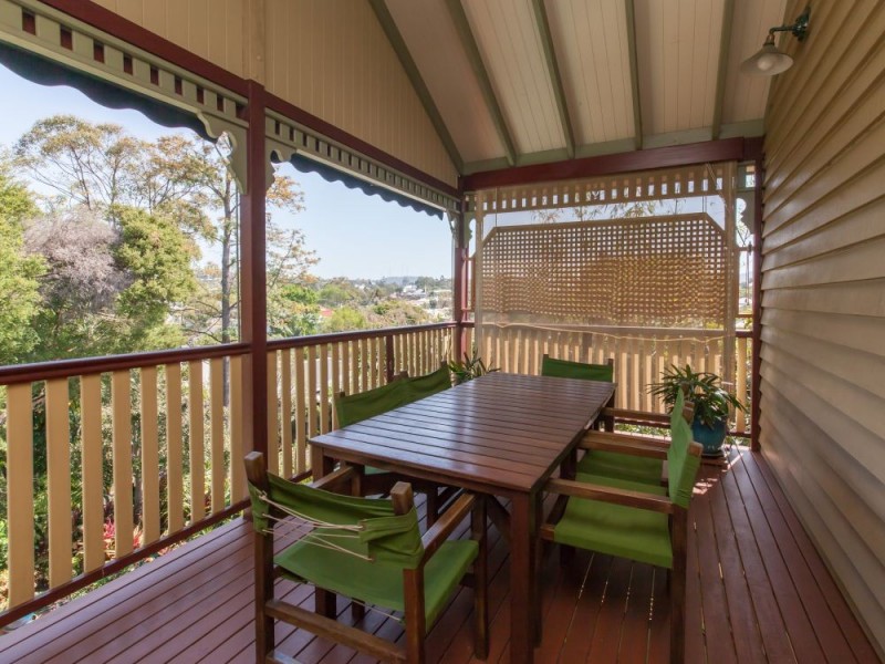 54 Arthur Terrace, Red Hill QLD 4059