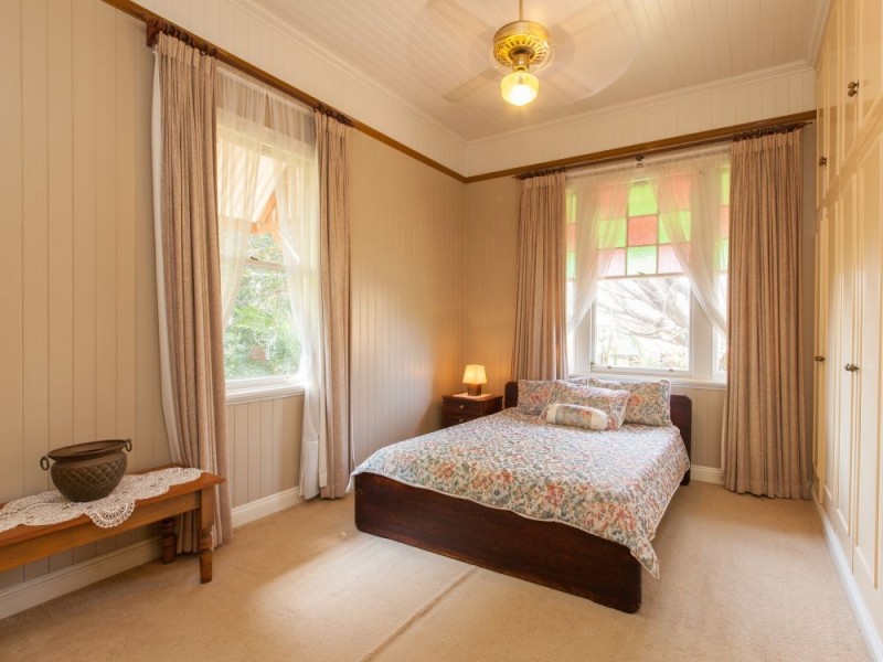 54 Arthur Terrace, Red Hill QLD 4059