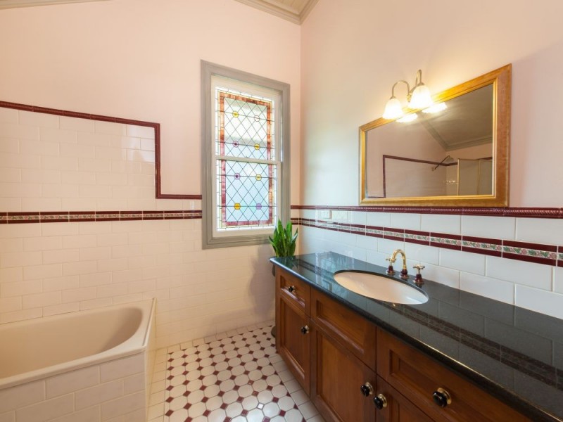54 Arthur Terrace, Red Hill QLD 4059