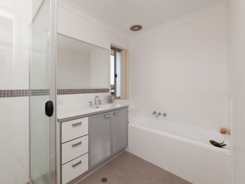 6 Pelorus Street, Redland Bay QLD 4165