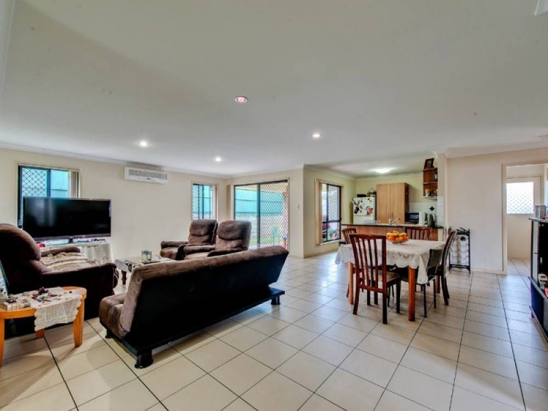 15 Oakleaf Street,, Springfield Lakes QLD 4300