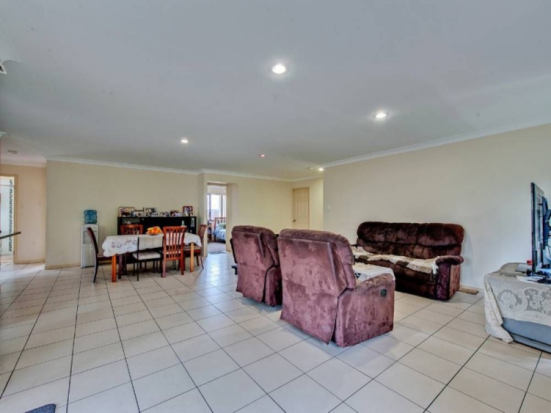 15 Oakleaf Street,, Springfield Lakes QLD 4300
